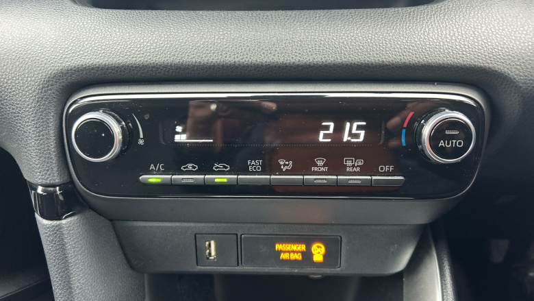 Toyota Yaris 1.5 Hybrid Design 5dr CVT Hybrid Hatchback